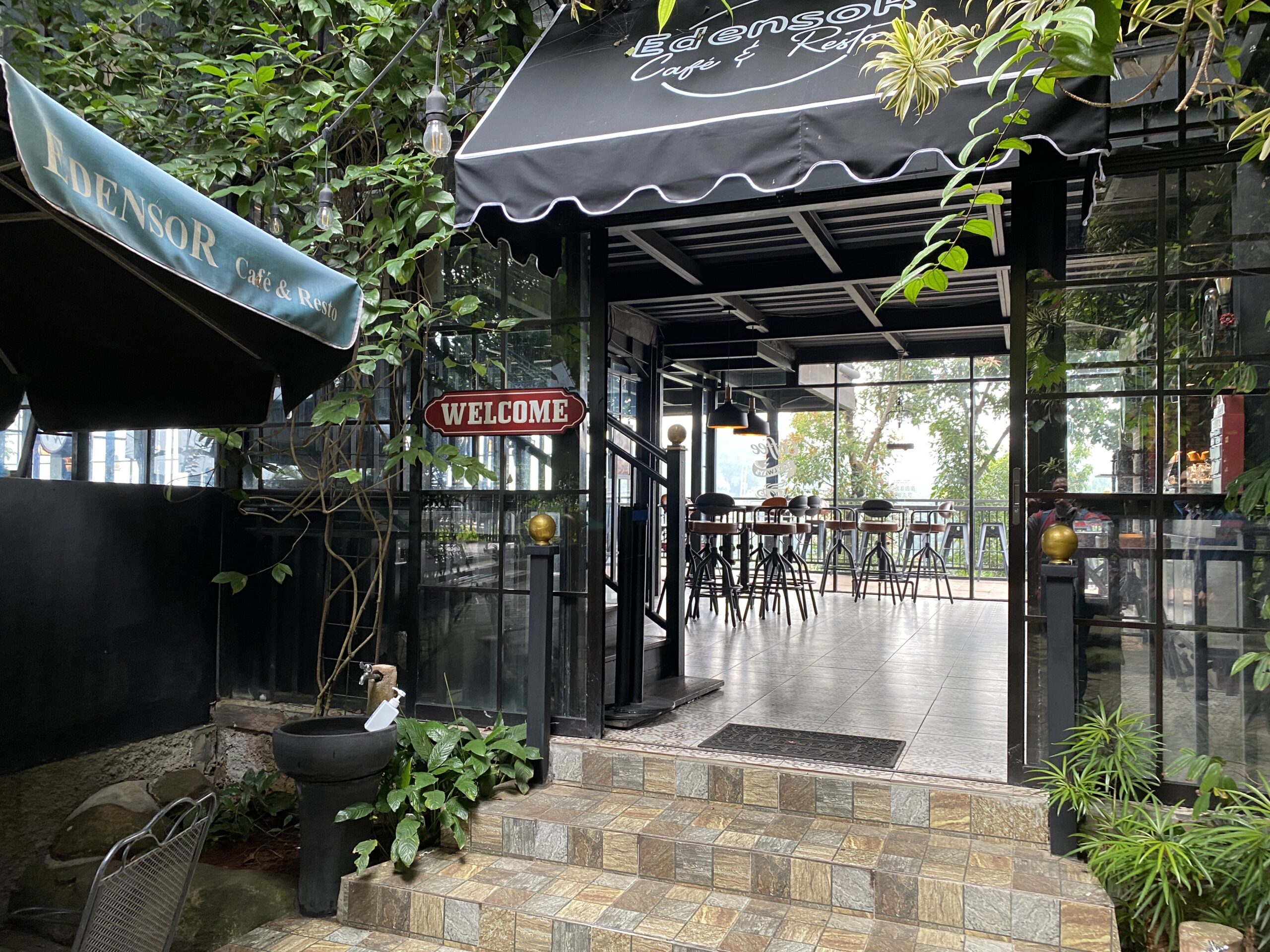 Tangga di Living Room - The Mansion House