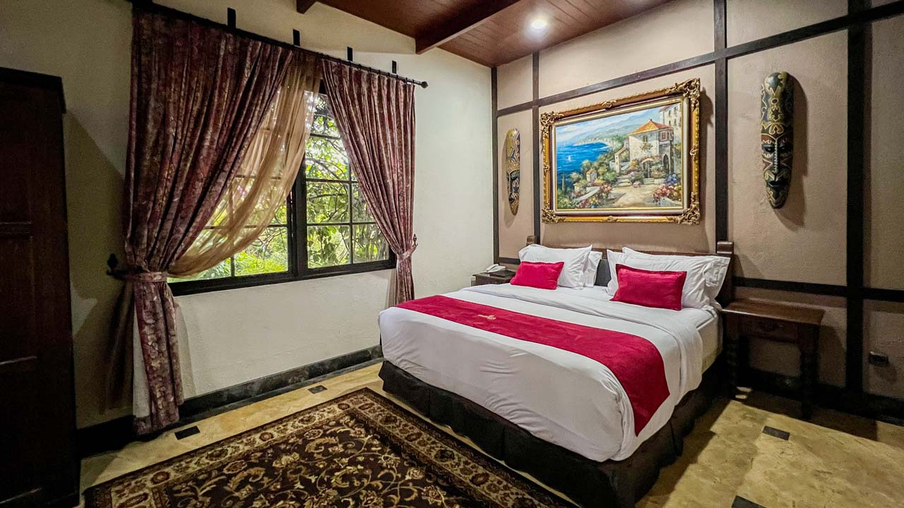 Tangga di Living Room - The Mansion House