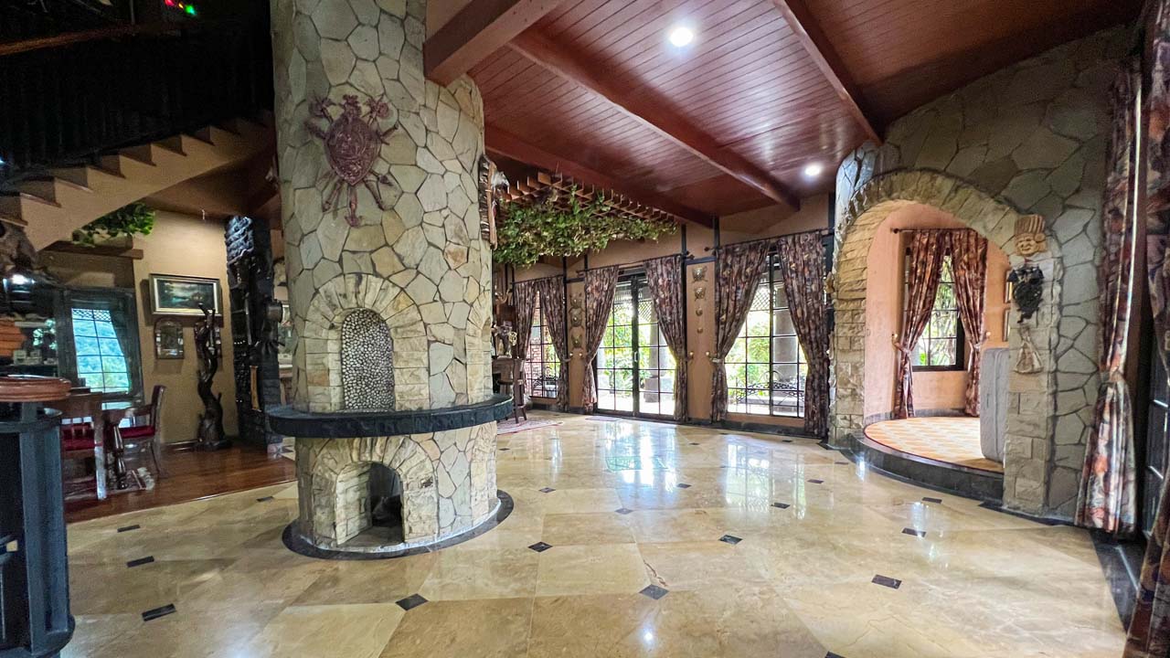 Living Room - The Mansion House 6