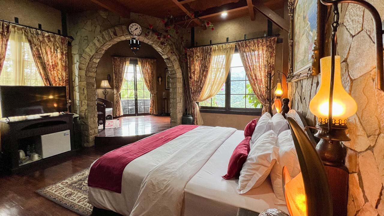 Tangga di Living Room - The Mansion House