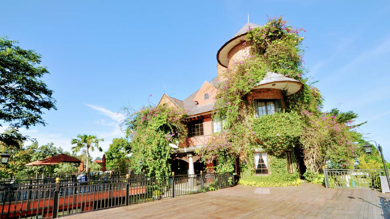 Tangga di Living Room - The Mansion House