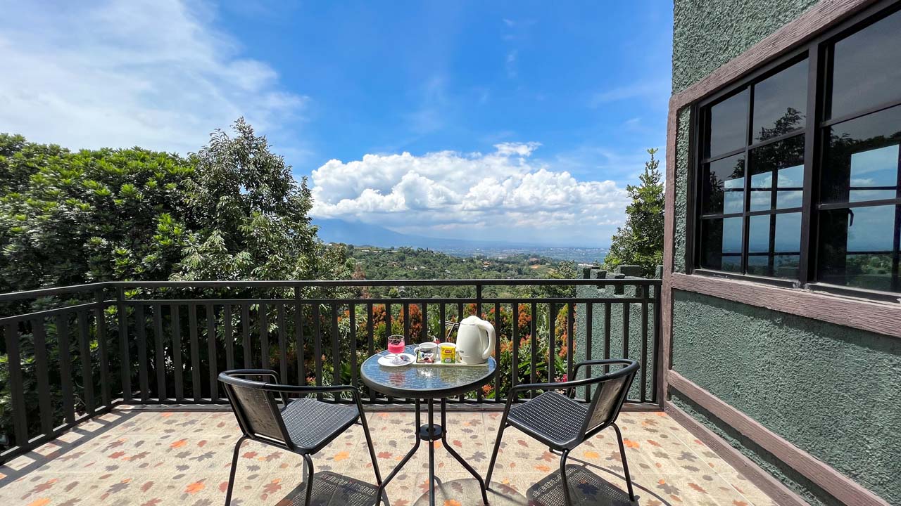 Tangga di Living Room - The Mansion House