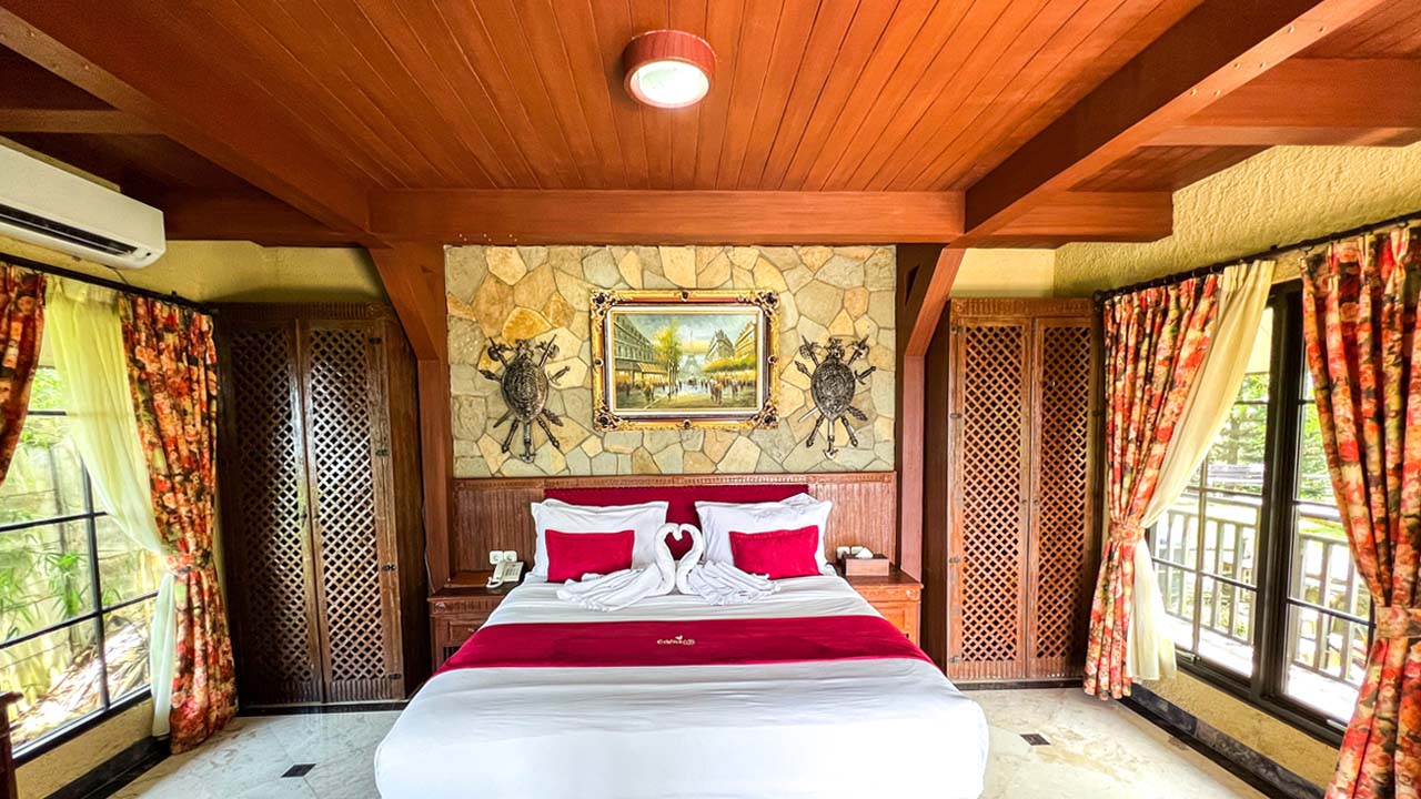 Tangga di Living Room - The Mansion House