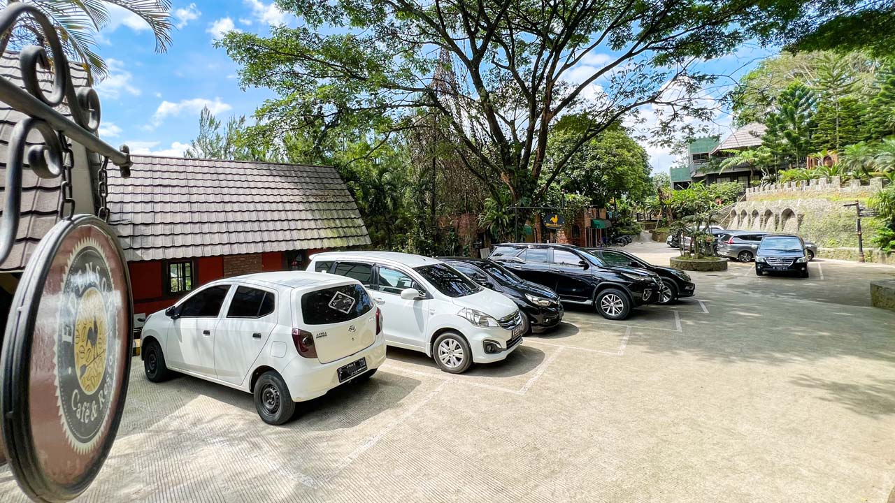 Living Room - The Mansion House 6