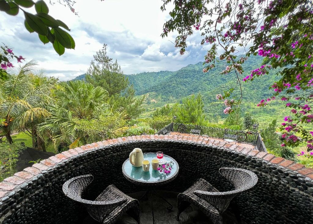 Tangga di Living Room - The Mansion House