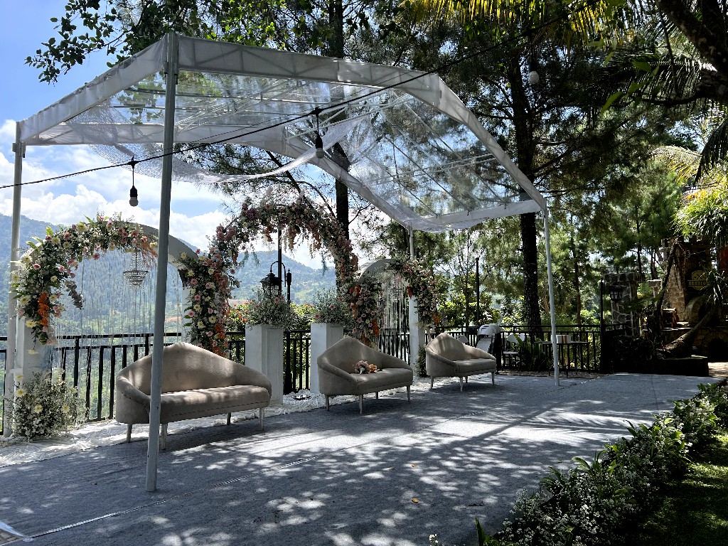 Tangga di Living Room - The Mansion House