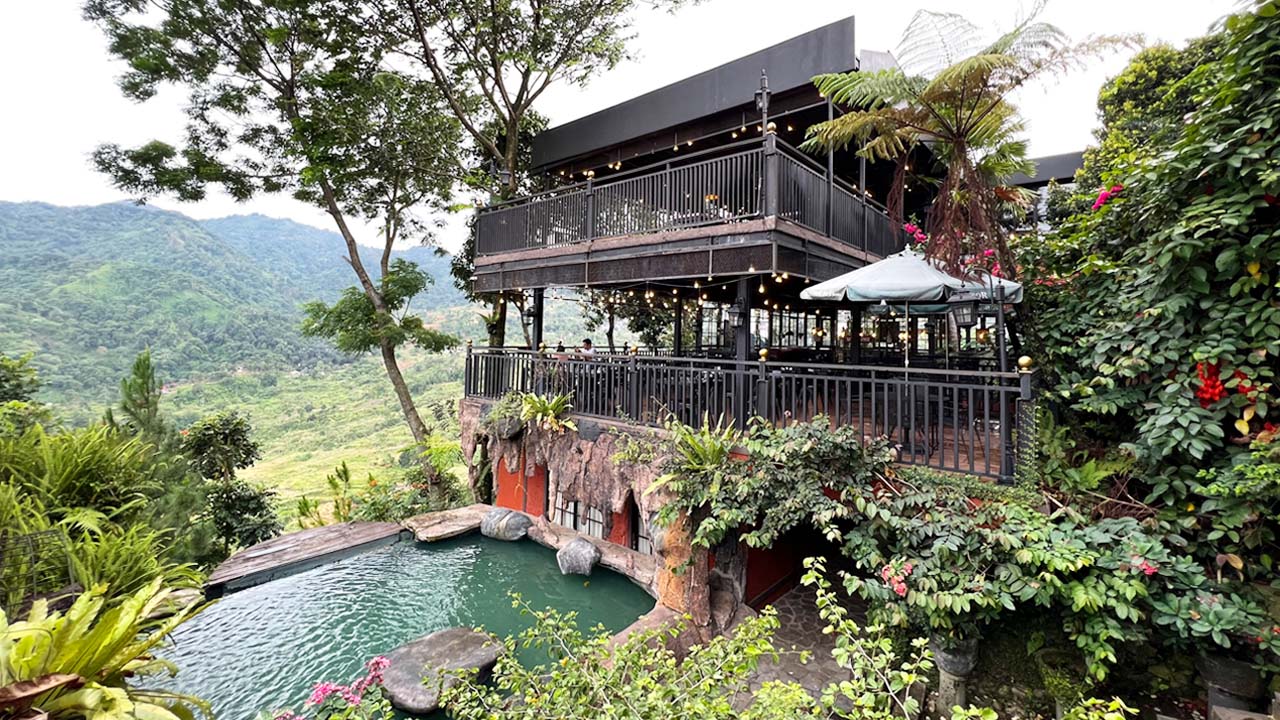 Living Room - The Mansion House 6