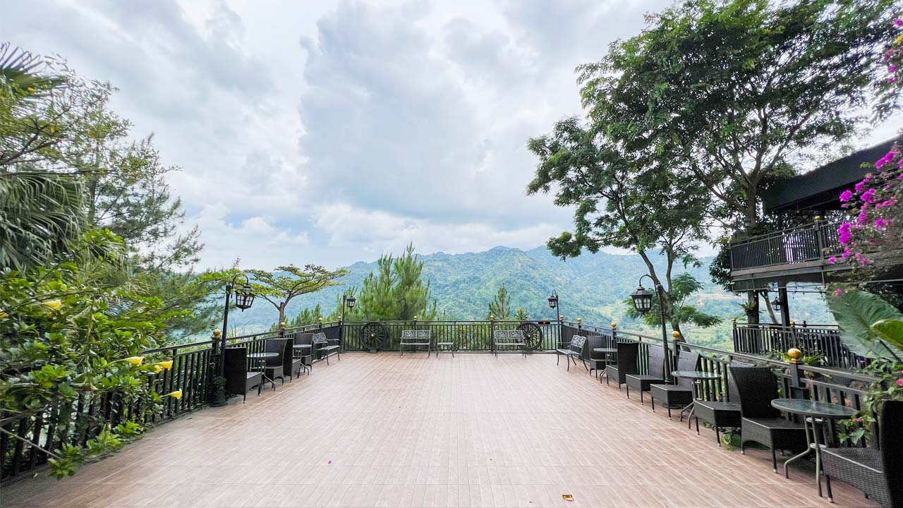 Living Room - The Mansion House 6