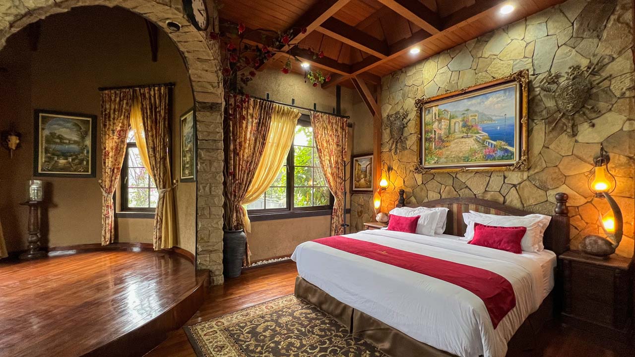 Tangga di Living Room - The Mansion House